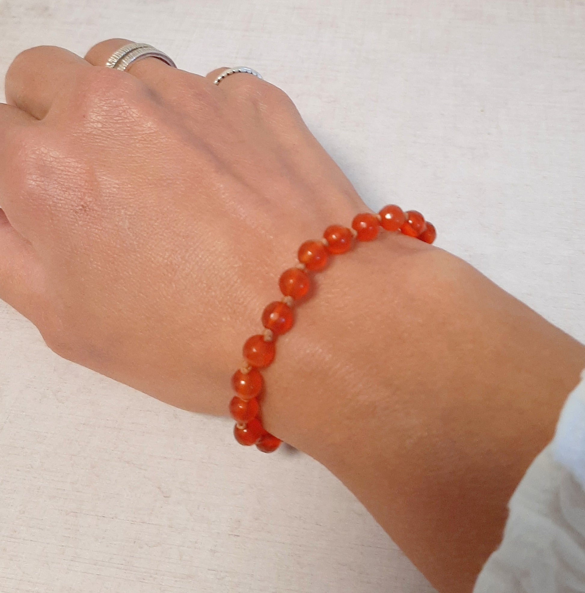 Bijou minimaliste orange en pierre naturelle énergisante