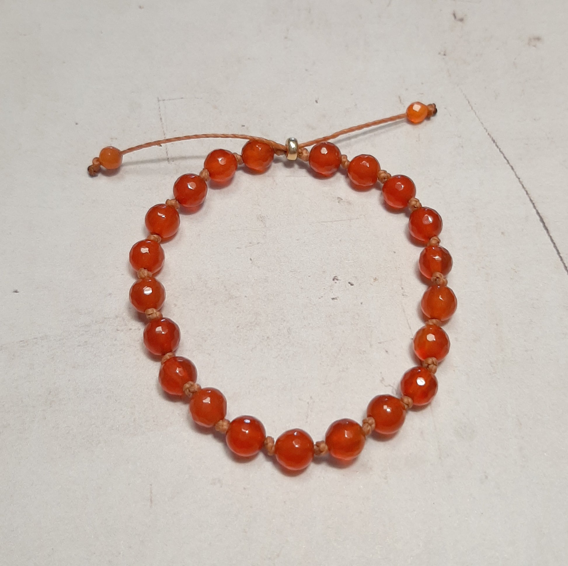 Bracelet réglable en Cornaline naturelle sur fil de coton ciré