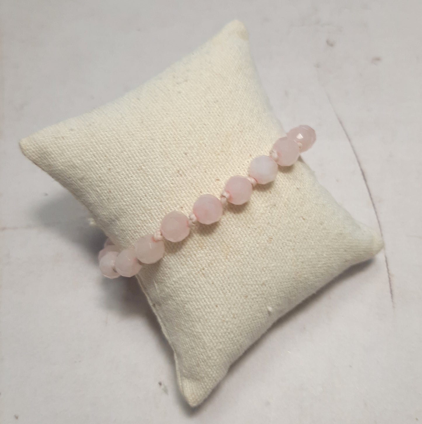 Bracelet éthique et délicat en Quartz Rose, bijou féminin. Idée cadeau femme.