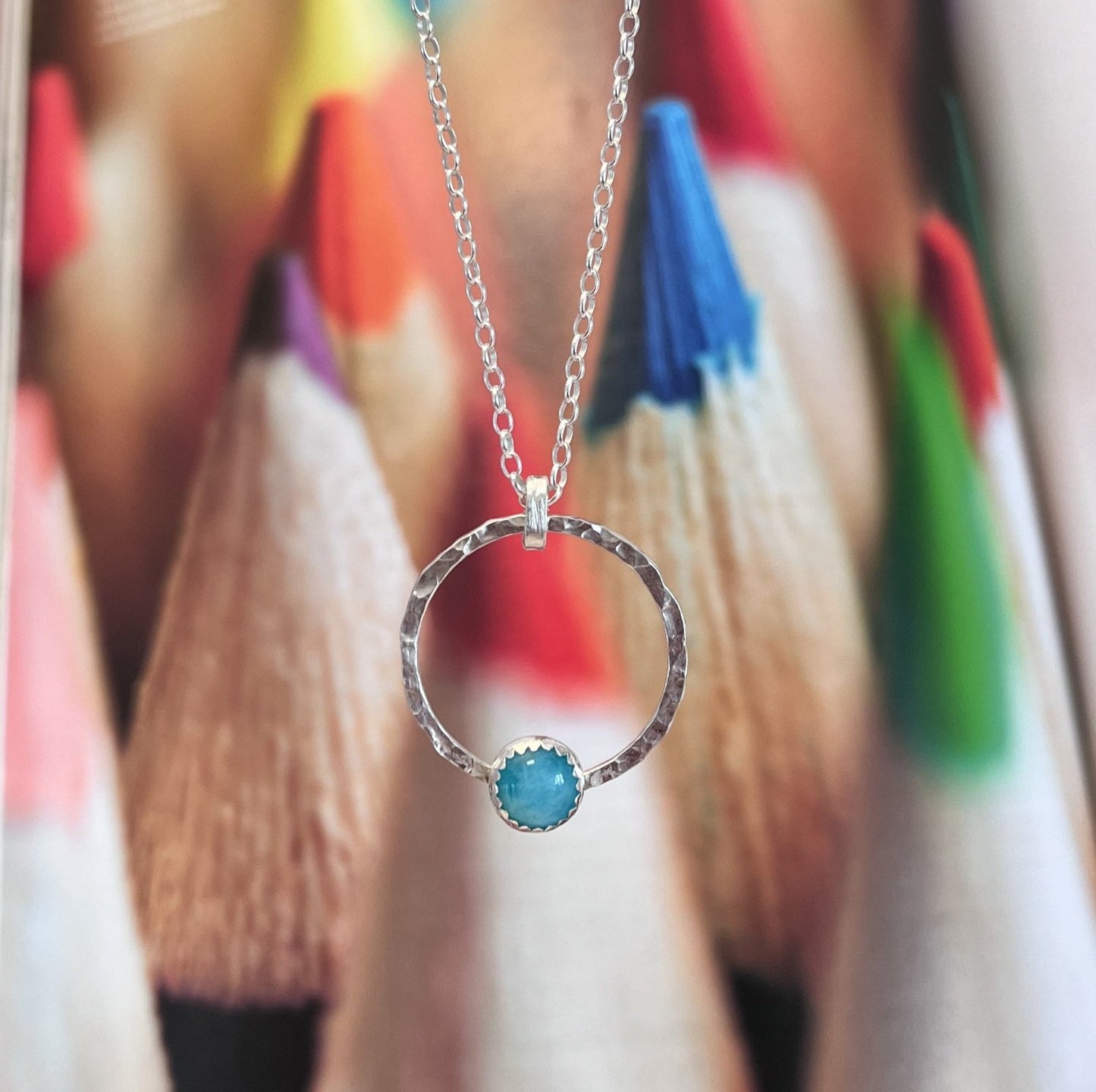 Collier long en Argent Massif avec Pendentif cercle Martelé et Pierre d'Amazonite