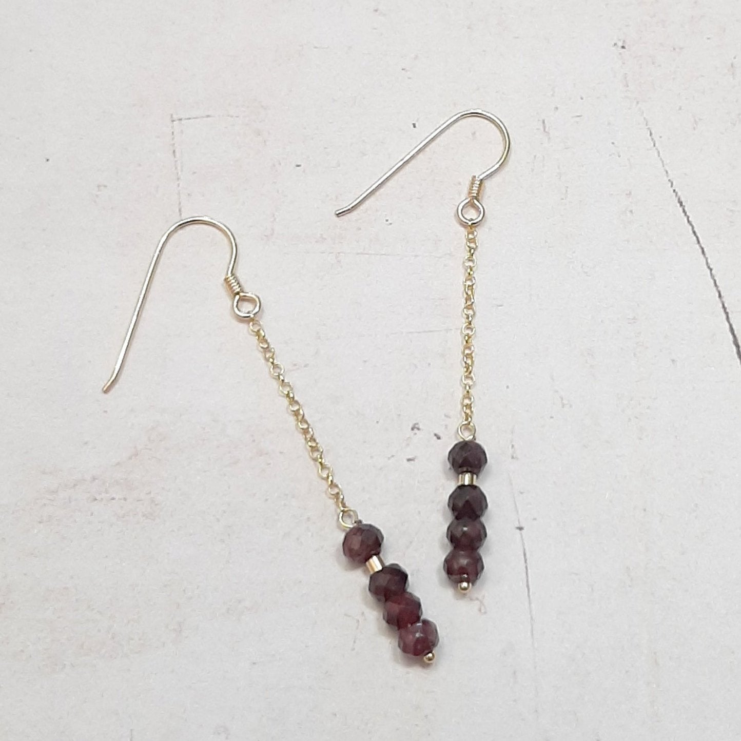 Boucles d'oreilles pendantes en argent 925 doré et pierres de grenat