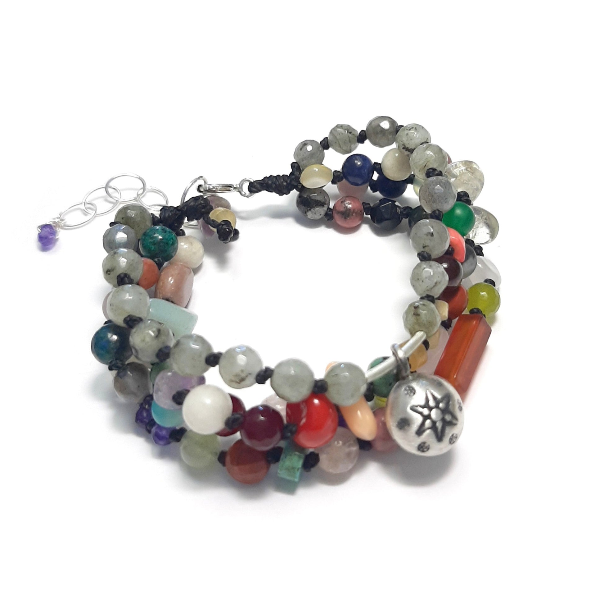 Bracelet avec un grelot en argent 925 avec labradorite, idéal pour protection, intuition et équilibre intérieur.