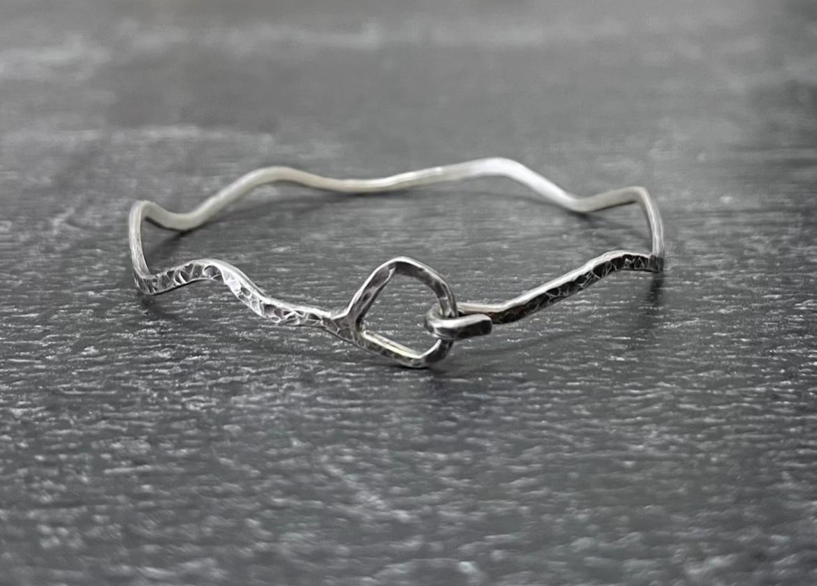 Bracelet jonc ethnique en argent massif