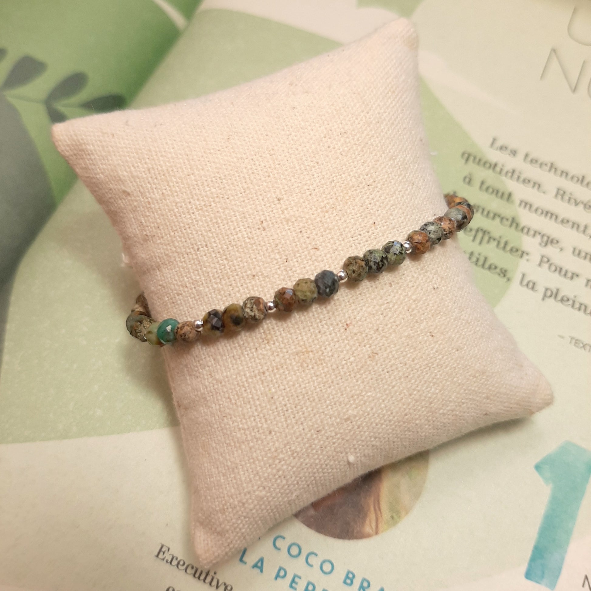 Bracelet minimaliste en pierres naturelles de turquoise verte