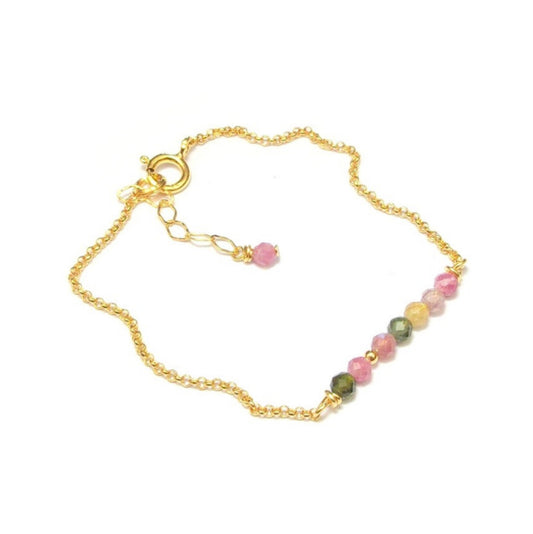 Bracelet minimaliste composé d'une chaine en argent 925 doré et pierres naturelles de tourmaline multicolore.