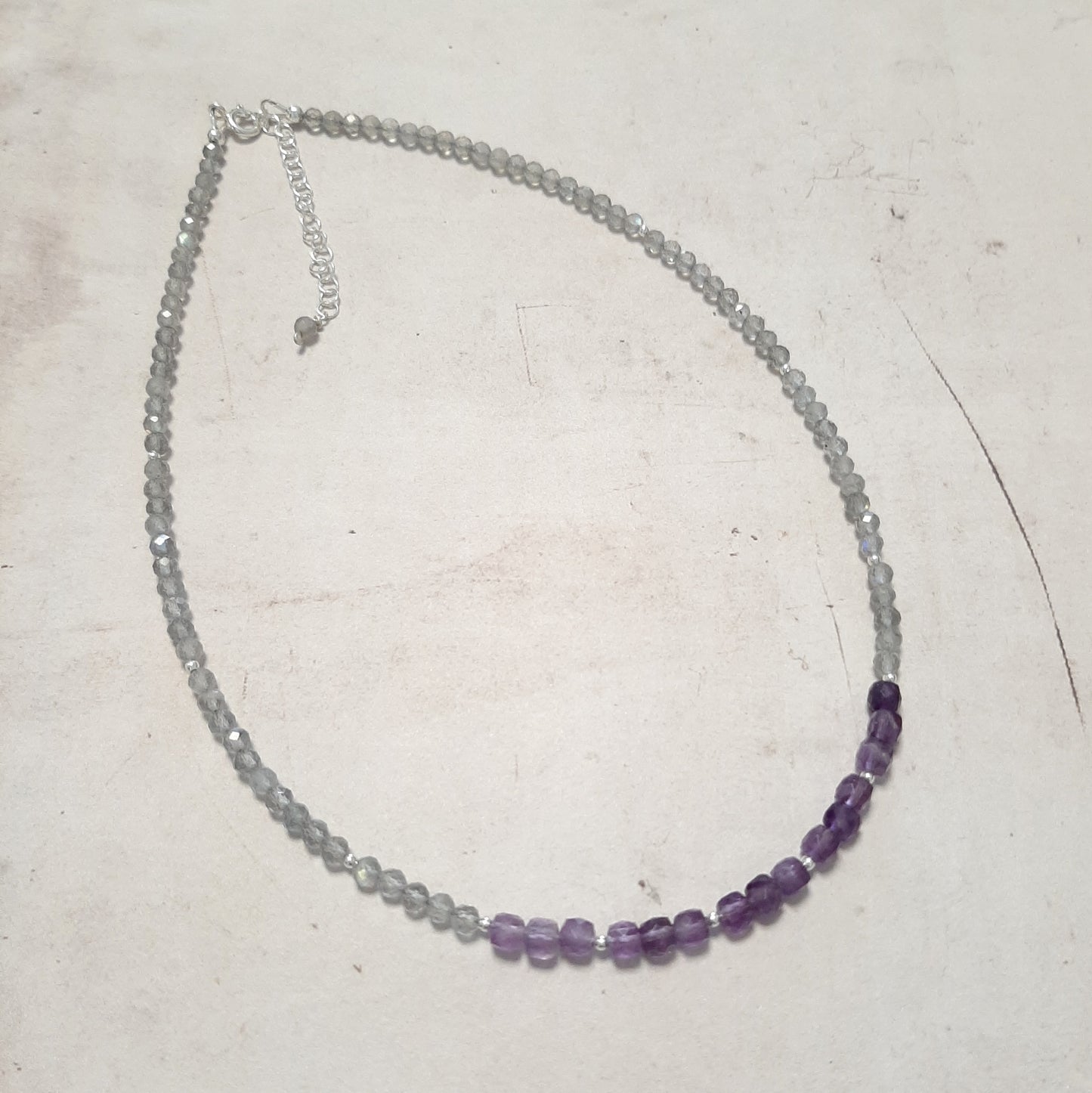 bijou made in France, collier labradorite améthyste, style minimaliste, vibration énergétique