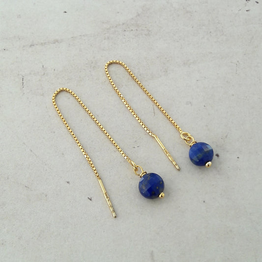 boucles d'oreilles chaines en argent doré et lapis lazuli, pierre couleur bleu