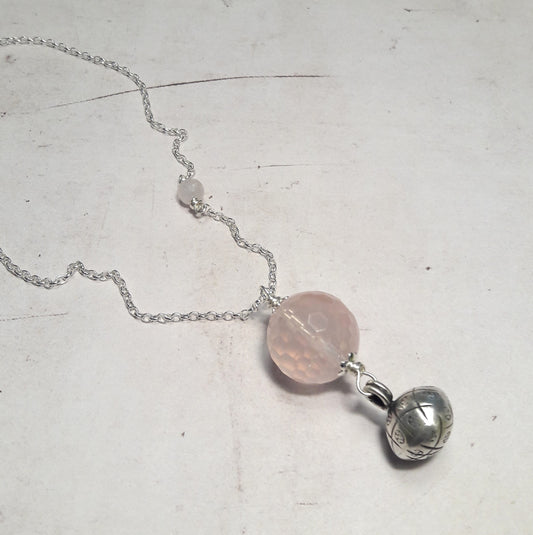 bijou de grossesse bola en argent 925 et pierre de quartz rose, bijoux pour femmes enceintes.