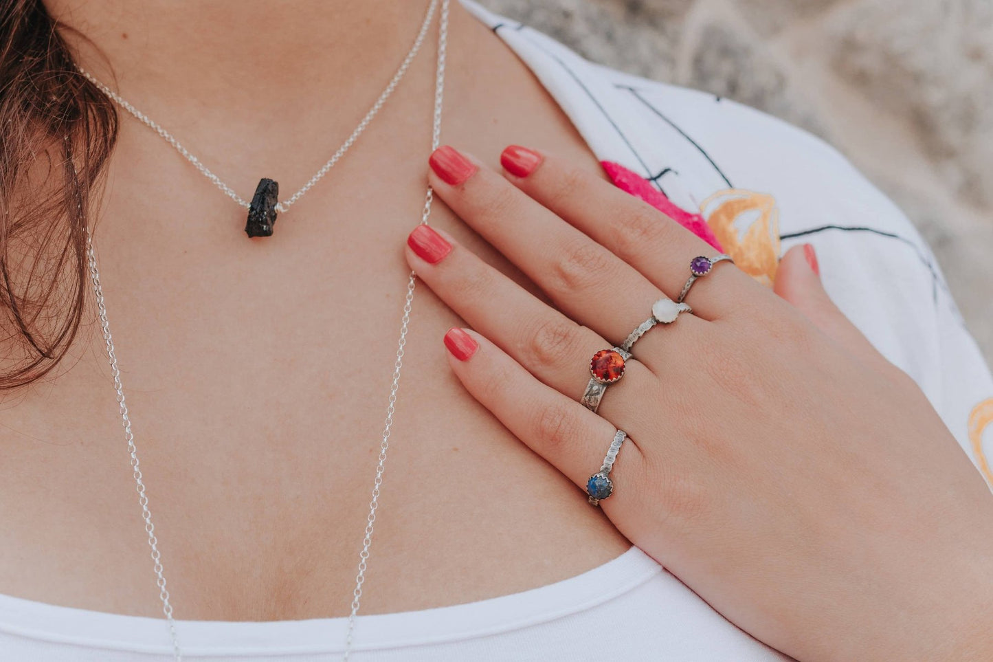 Bagues ethniques pour femme en argent massif et pierres naturelles: labradorite, améthyste, pierre de lune, ambre, lapis-lazuli