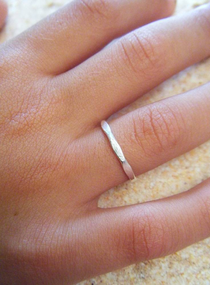 Bagues empilables en argent, bagues en argent fines, bagues en argent délicates, bague en argent fine.