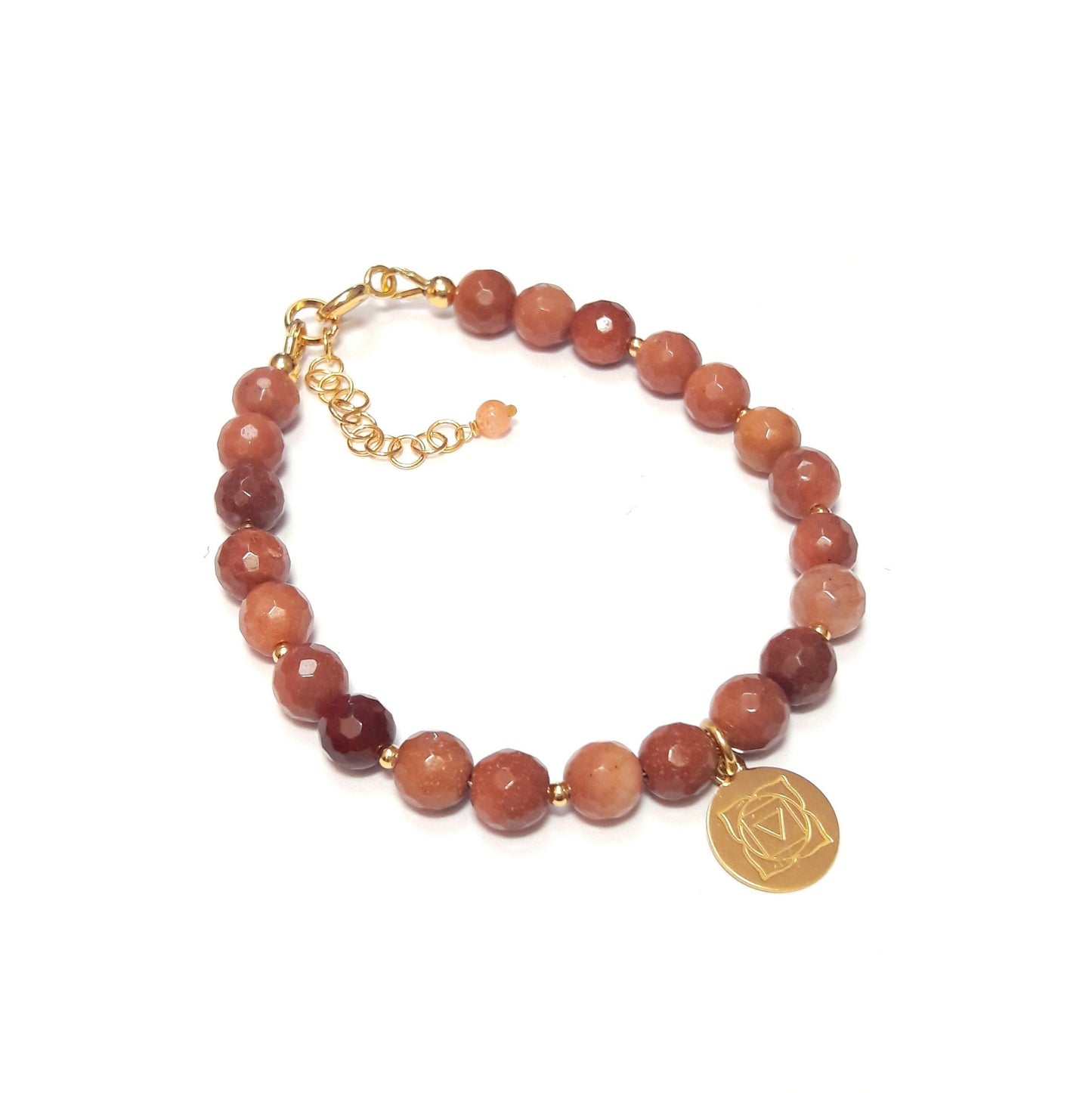 Bracelet pour femme.
Bracelet bohème en pierres naturelles de jaspe rouge avec une médaille du chakra muladhara, le chakra racine.
Les bijoux des 7 chakras sont conçus pour équilibrer et harmoniser les énergies des chakras, qui sont des centres d’énergie dans le corps selon la tradition yogique et ésotérique. Ils sont pensés pour favoriser l’alignement de ces centres énergétiques, contribuant ainsi à l’harmonie du corps, des émotions, de l’esprit et de l’âme.