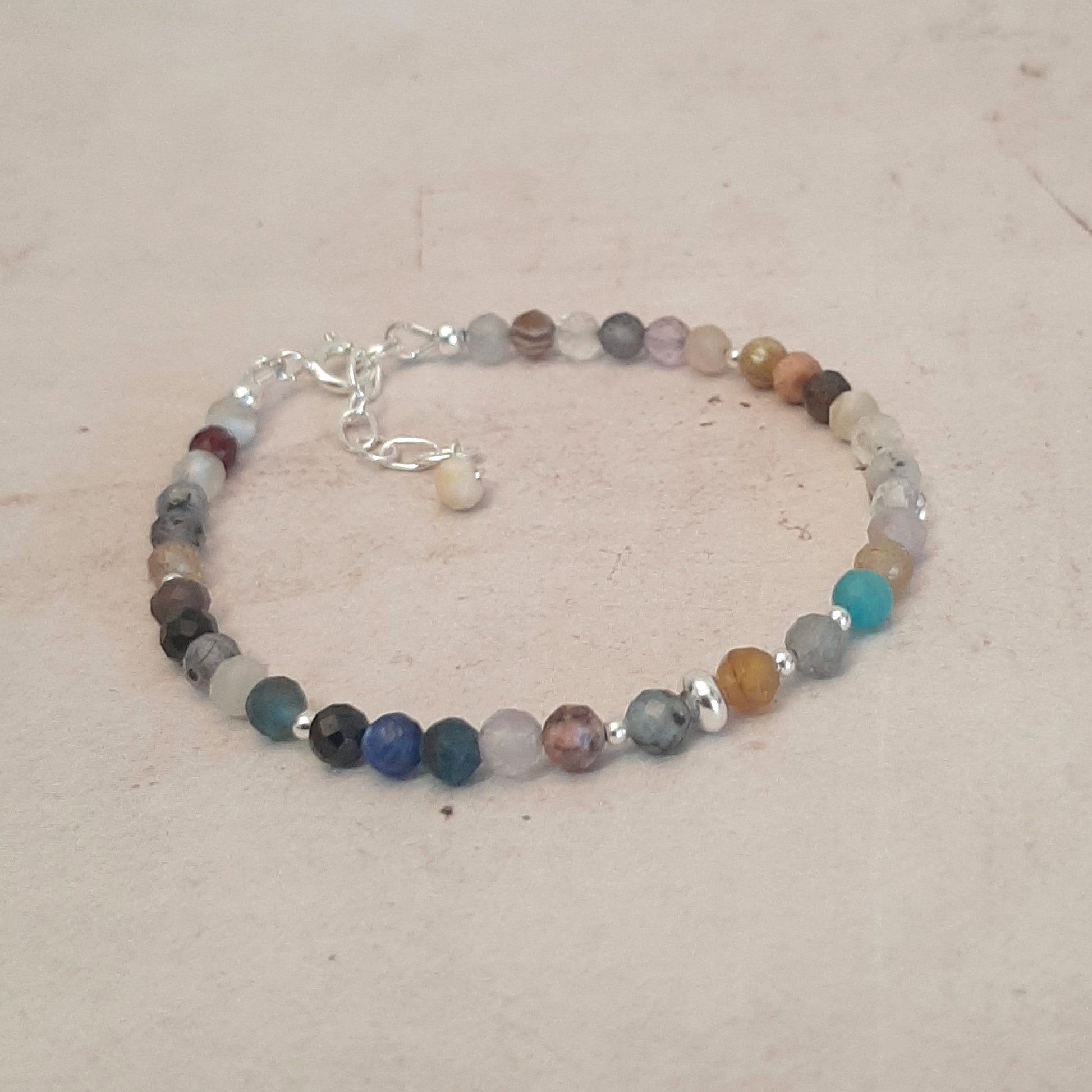 Bracelet coloré en pierres naturelles et argent 925