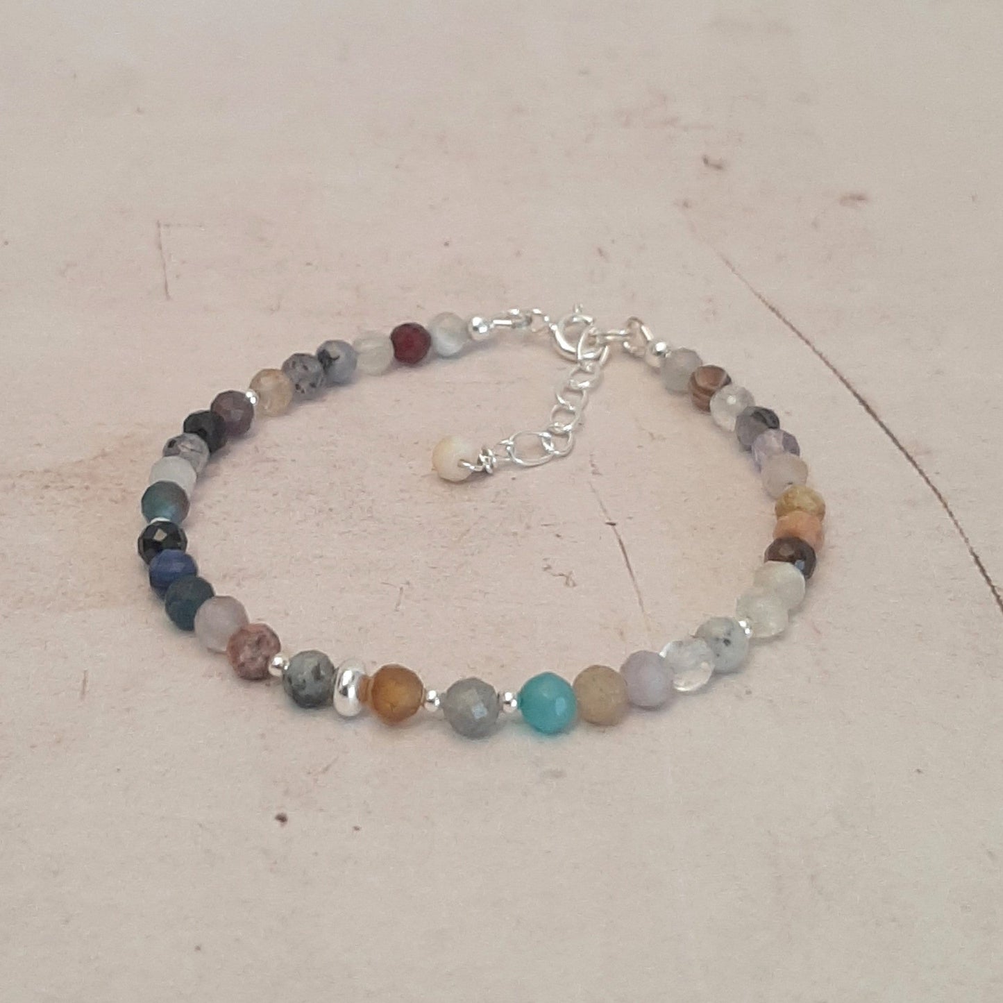 Bracelet bohème en pierres naturelles diverses, apprêts en argent 925