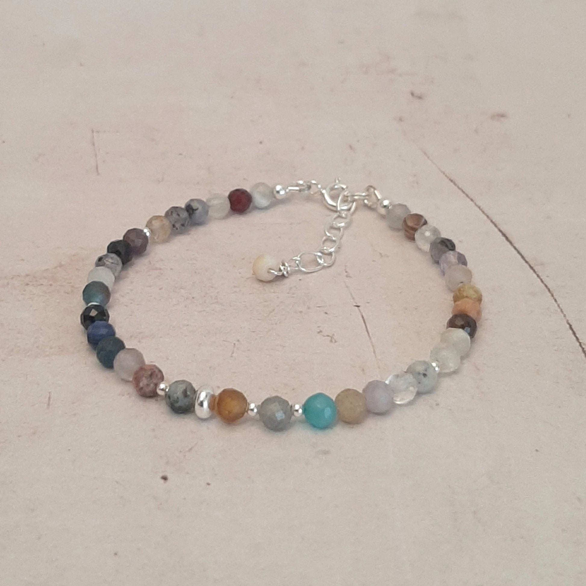 Bracelet bohème en pierres naturelles diverses, apprêts en argent 925