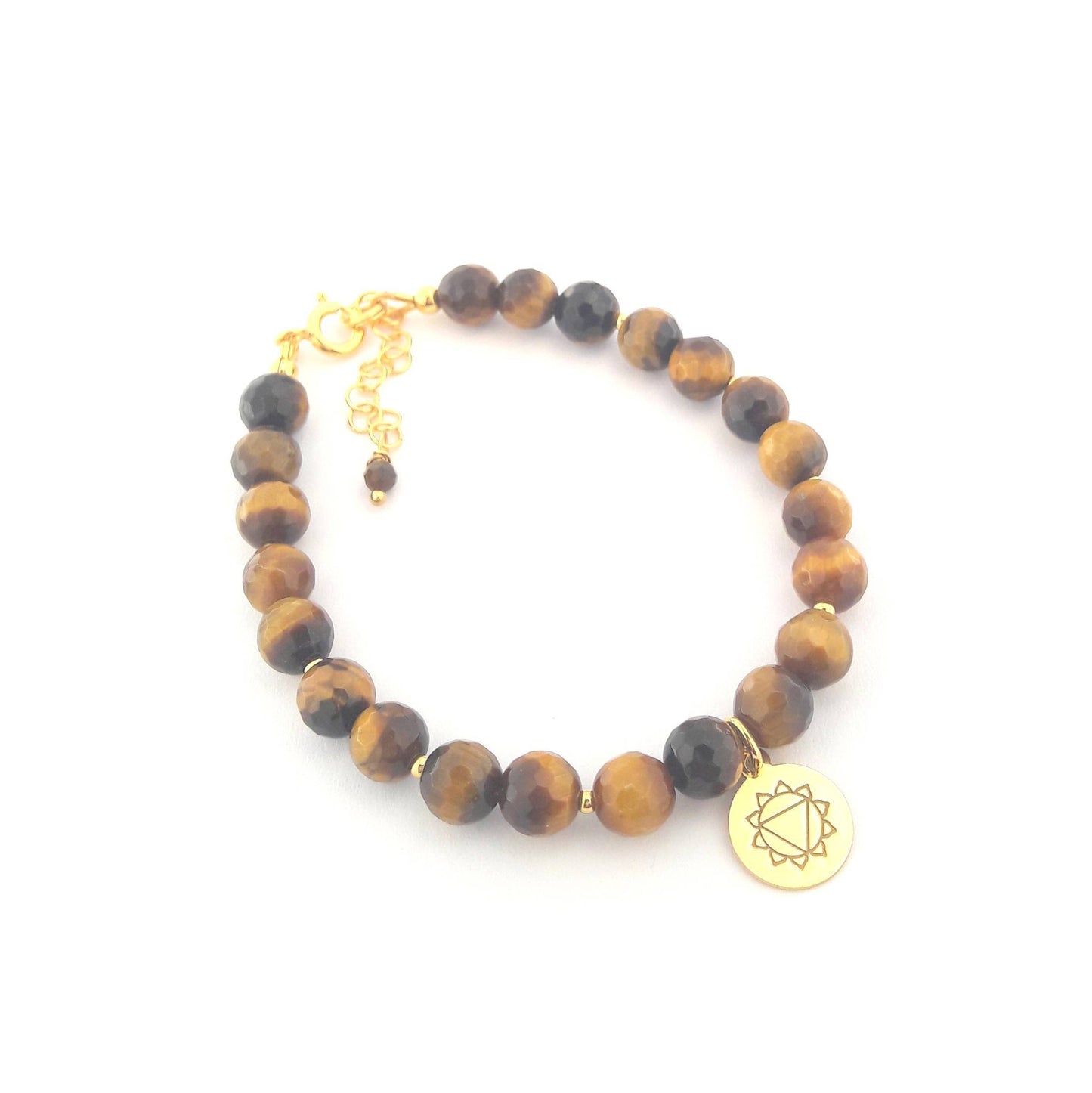 Bracelet en œil de tigre et argent doré – Chakra Manipura, protection et confiance. Bracelet breloque chakra Manipura en oeil de tigre et argent 925 doré. MANIPURA c’est le plexus solaire, Il est le symbole de l’estime de soi et de la puissance personnelle. Équilibré, il apportera confiance en soi, bonne humeur et ouverture aux autres.