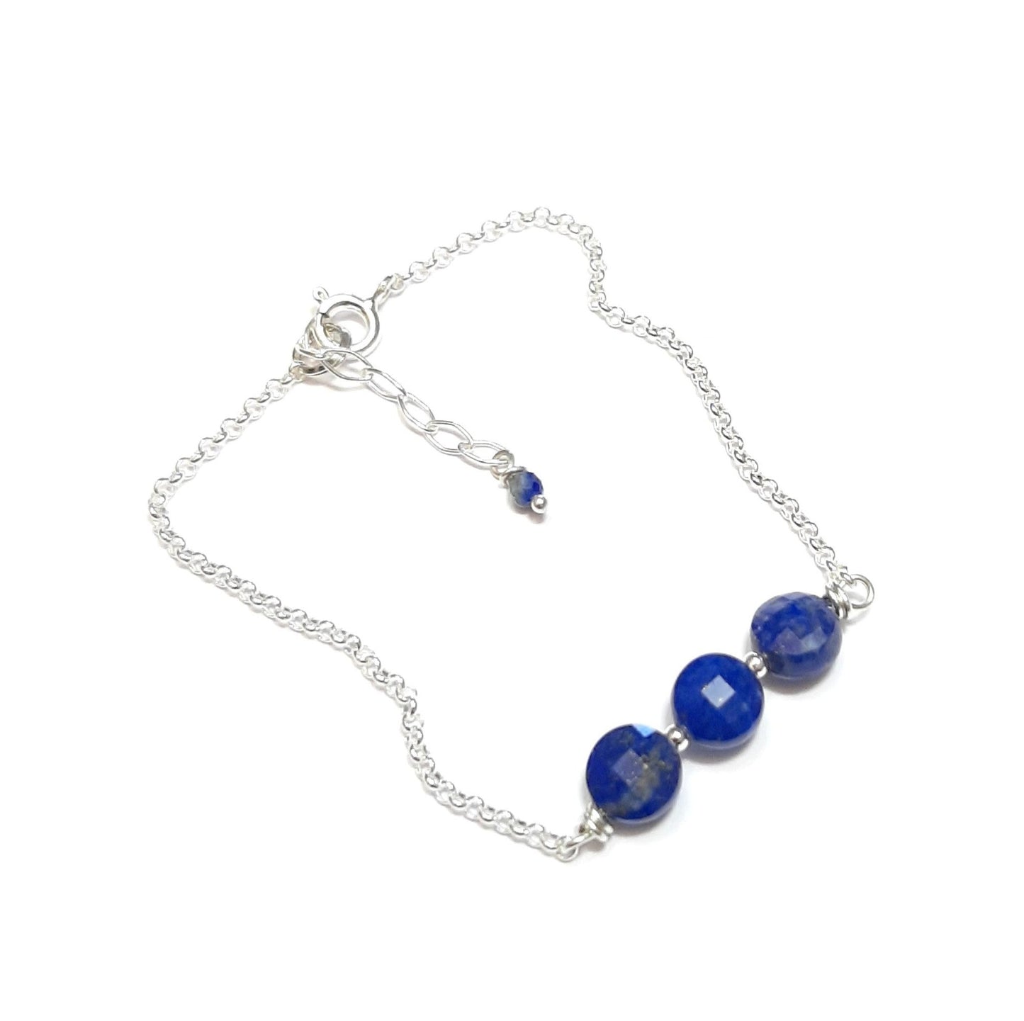 Bracelet pierres bleues .
Bracelet artisanal en lapis-lazuli et argent 925. Le lapis-lazuli aide à surmonter le stress et stimule le courage. Fabriqué à la main en France .
Idée cadeau Secret Santa
Secret Santa femme
bijoux Secret Santa argent
Cadeau original Secret Santa
Bracelet d'amitié