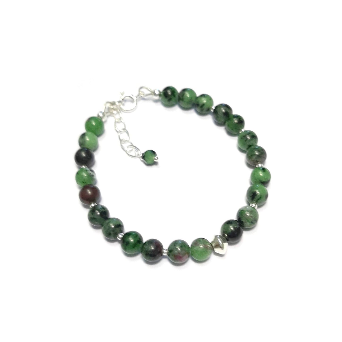 Bracelet en pierres naturelles. Ce bracelet est composé de perles de Rubis Zoisite et d'Argent 925.