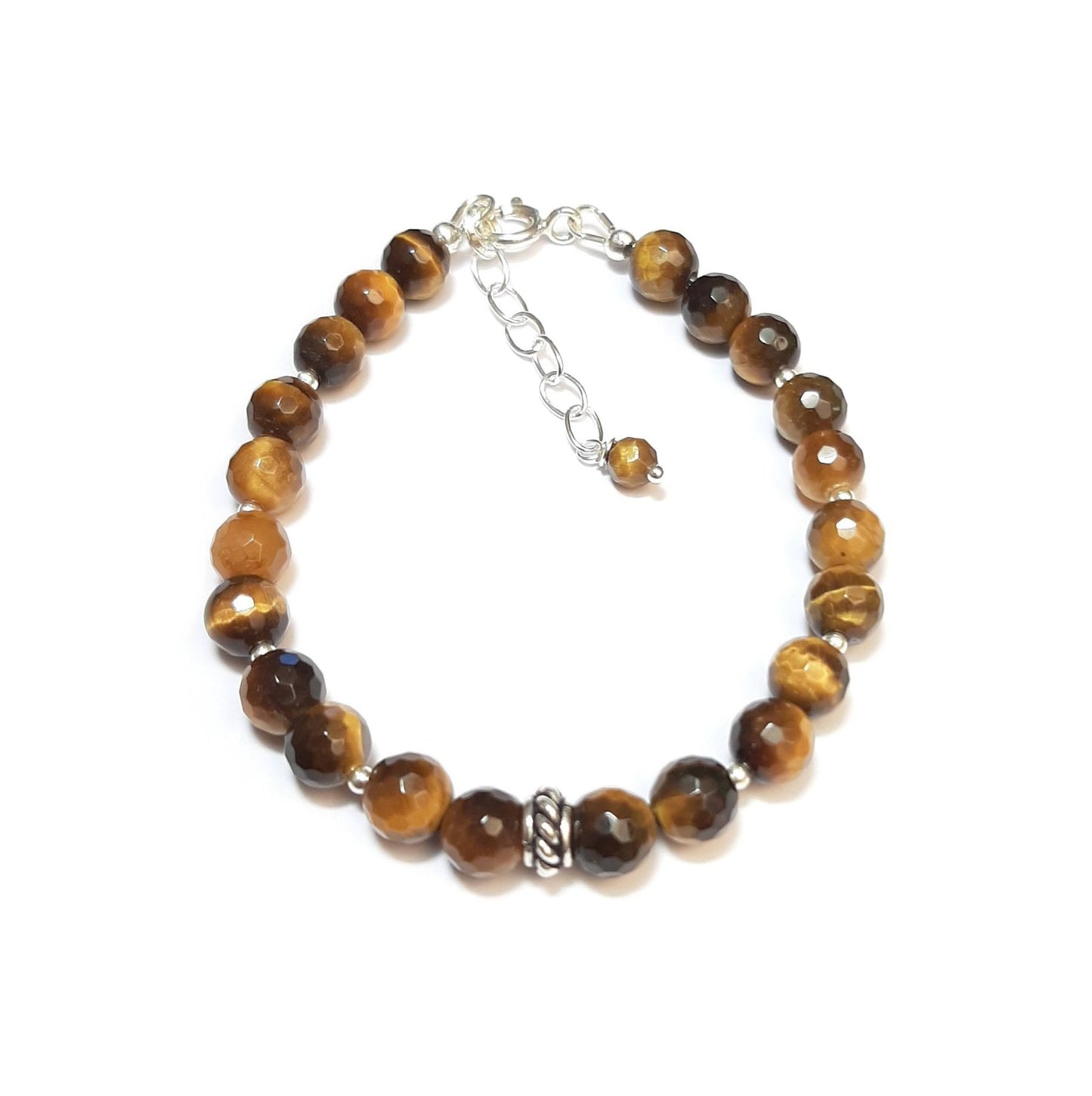 Ce bracelet puissant associe l'énergie protectrice de l'œil de tigre avec la finesse de l'argent 925. Connu pour repousser les énergies négatives et apporter courage et confiance, l'œil de tigre est une pierre précieuse idéale pour ceux qui cherchent force et protection. Chaque perle de 6 mm est minutieusement sélectionnée et montée à la main en France. Le bracelet mesure 17 cm avec une chaînette ajustable.