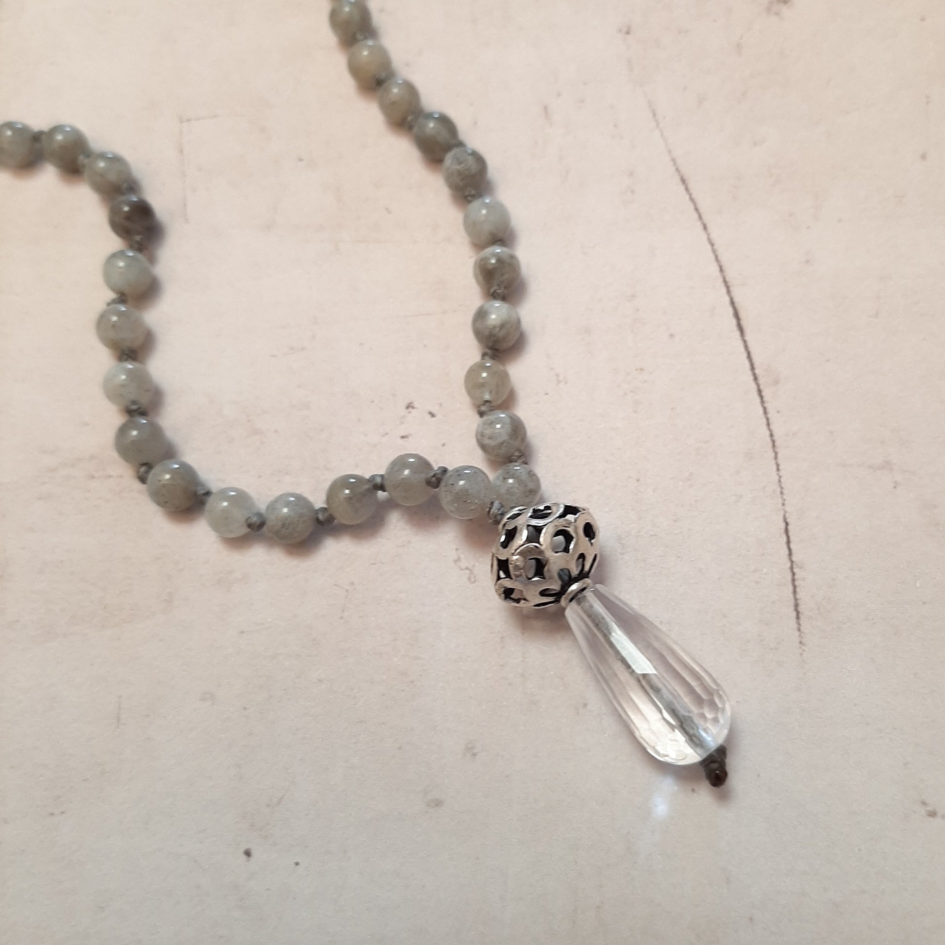 Sautoir mala en labradorite et cristal de roche, 108 perles