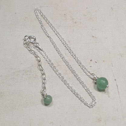 Détail collier aventurine verte sur collier argent 925, fabrication artisanale