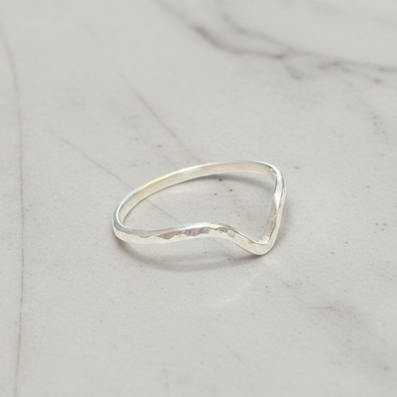 bague chevron en argent massif martelé fait main bijou artisanal français