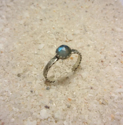 Bague Tikuna Labradorite sur mesure – Taille 56