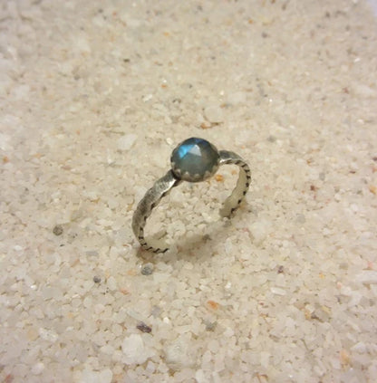 Bague Tikuna Labradorite sur mesure – Taille 56