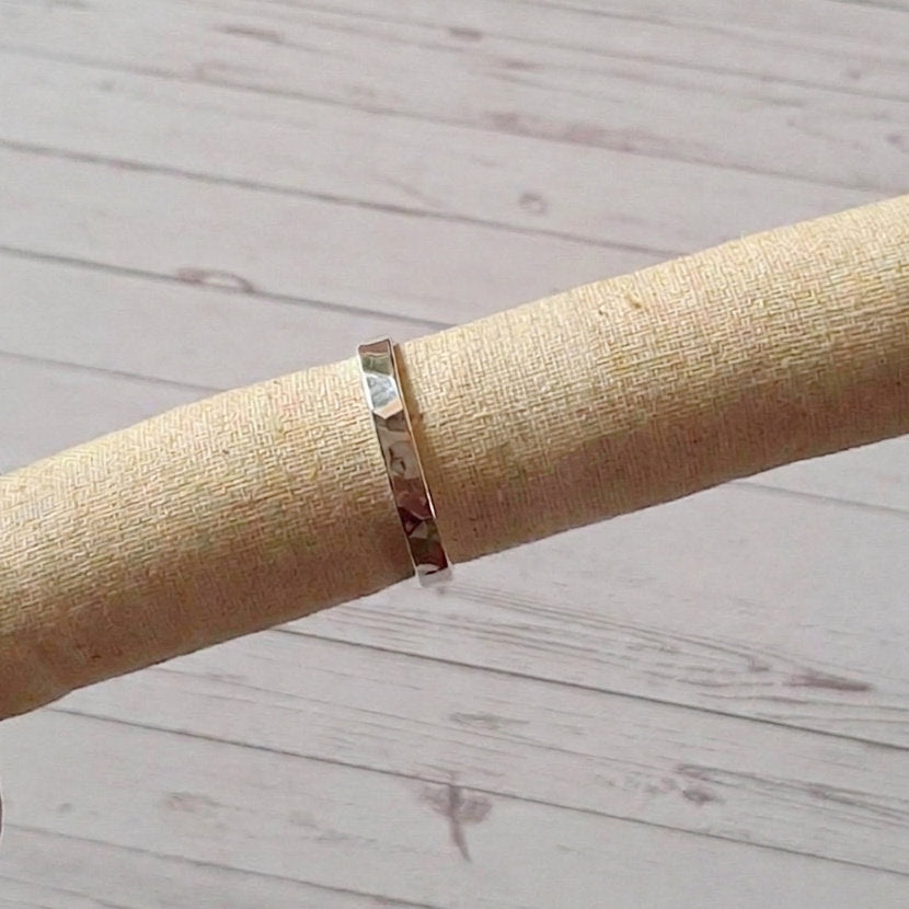Bague alliance argent massif martelé 3,2 mm – Simplicidade | Andréa Chereau"

