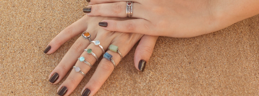 Bijoux éthiques en argent massif et pierres naturelles, bagues artisanales créées à la main dans le Centre-Val de Loire