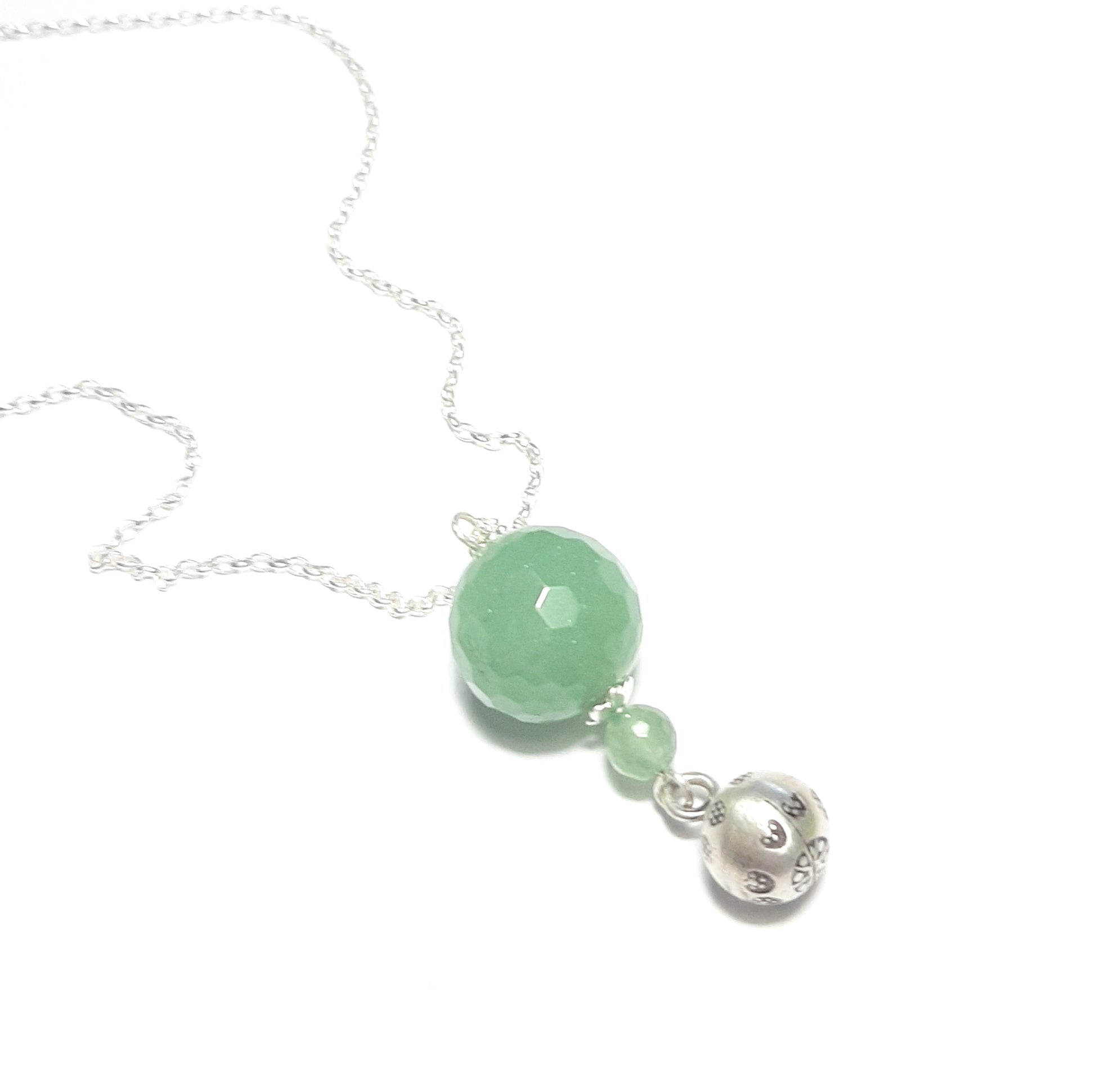Pendentif bola grossesse aventurine verte 18mm et cloche argent 925 — vue détail
