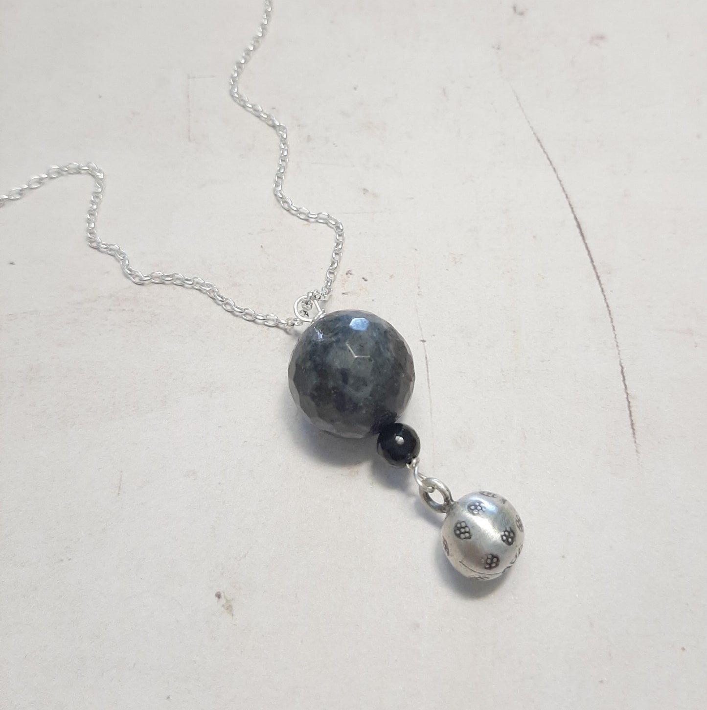 bijou grossesse artisanal argent 925,
pendentif bola sonore pierre naturelle