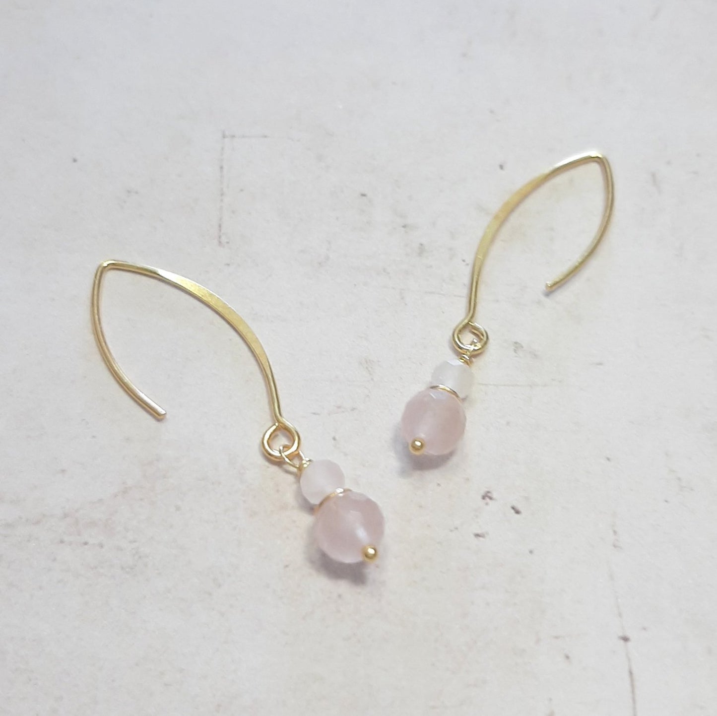  Boucles d’oreilles longues pendantes en argent doré avec pierres naturelles de quartz rose - 4.5 cm