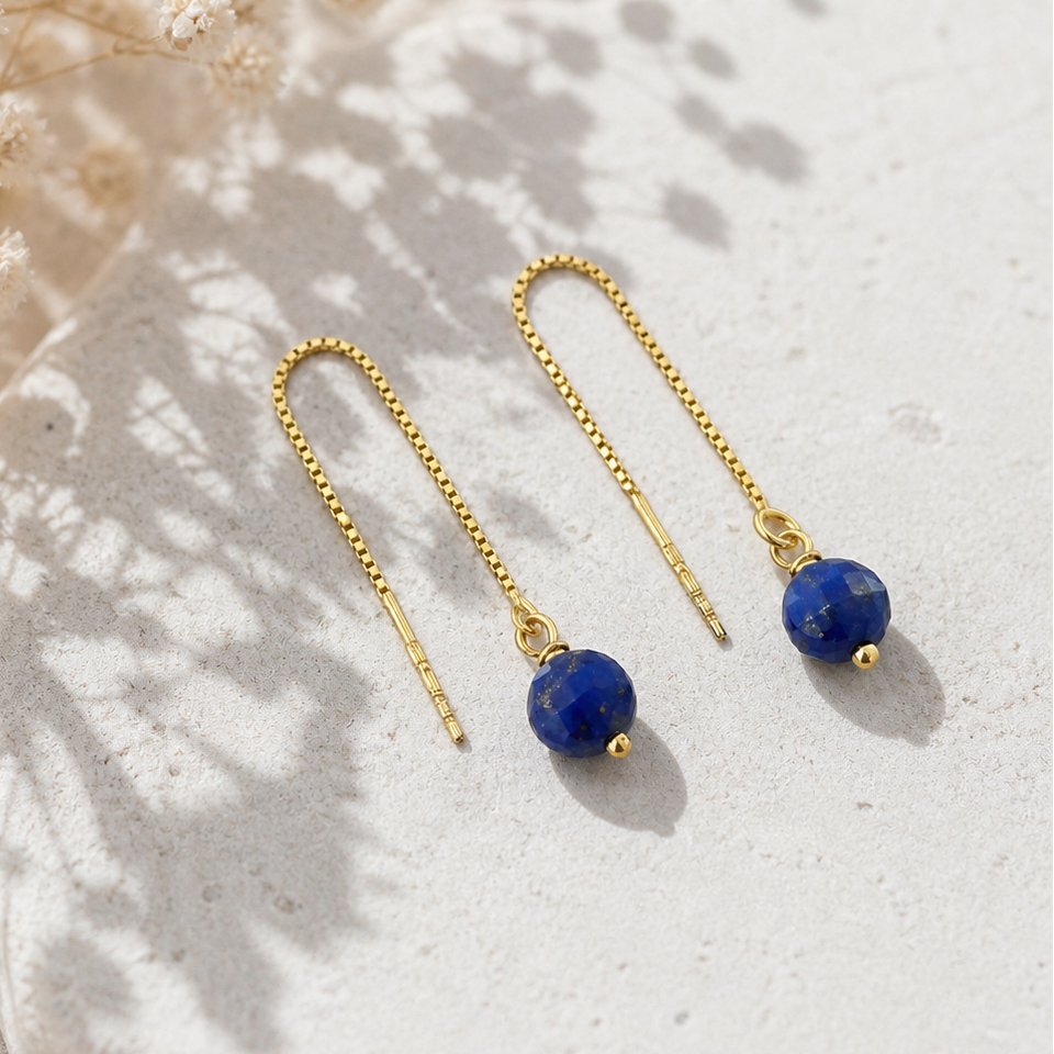  Boucles d'oreilles chaîne dorée en argent 925 et lapis-lazuli naturel – Collection Ilhéus – vue de face