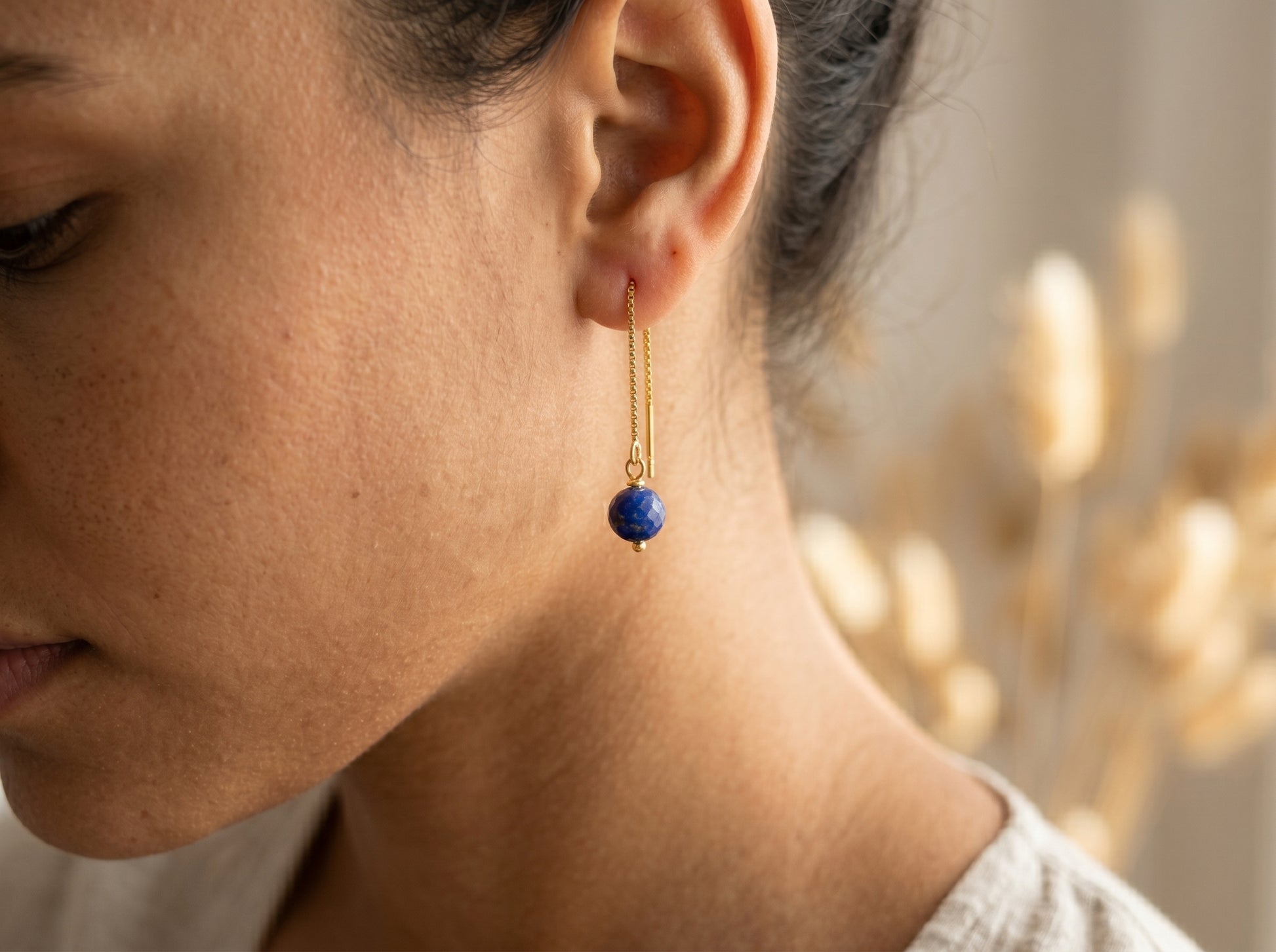 Boucles d'oreilles lapis-lazuli argent doré - vue porté