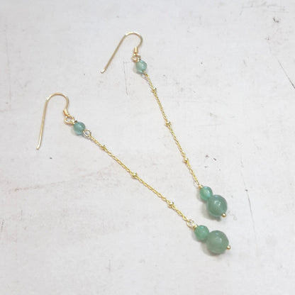 Boucles d'oreilles longues et délicates en argent 925 doré et aventurine.