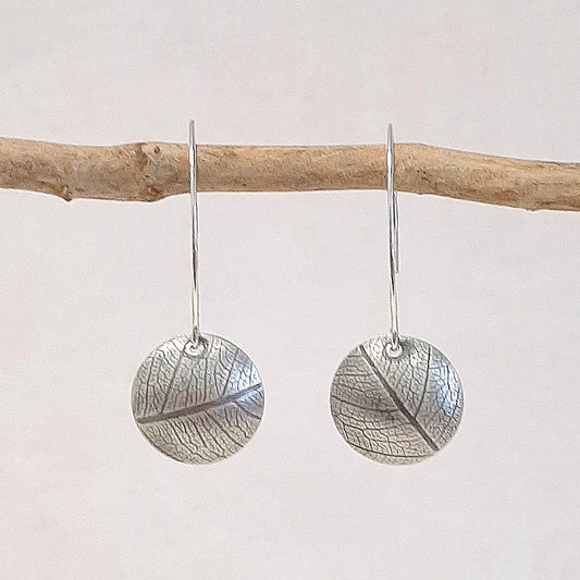 Boucles d'oreilles en argent massif patiné et texturé