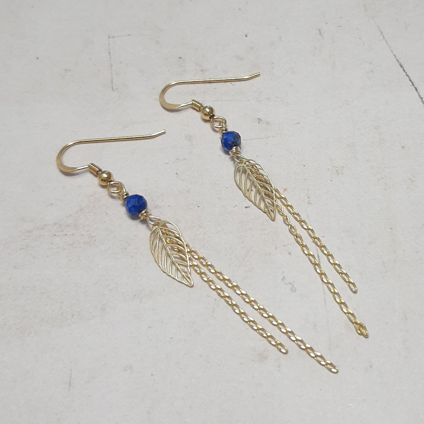 bijoux artisanaux inspirés nature, feuille dorée argent 925, lapis lazuli bleu céleste, bijou éthique