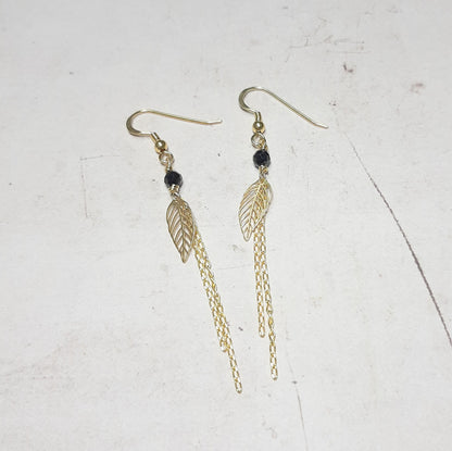 boucles d’oreilles longues feuille, pierre spinelle noire , style bohème chic, création artisanale, protection lithothérapie