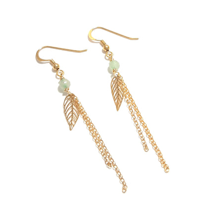 Ces boucles d'oreilles élégantes sont fabriquées à la main avec de l'argent 925 doré et des pierres d'aventurine vertes. L'aventurine est censée avoir des propriétés apaisantes. Ces boucles d'oreilles sont parfaites pour un usage quotidien ou pour une occasion spéciale.