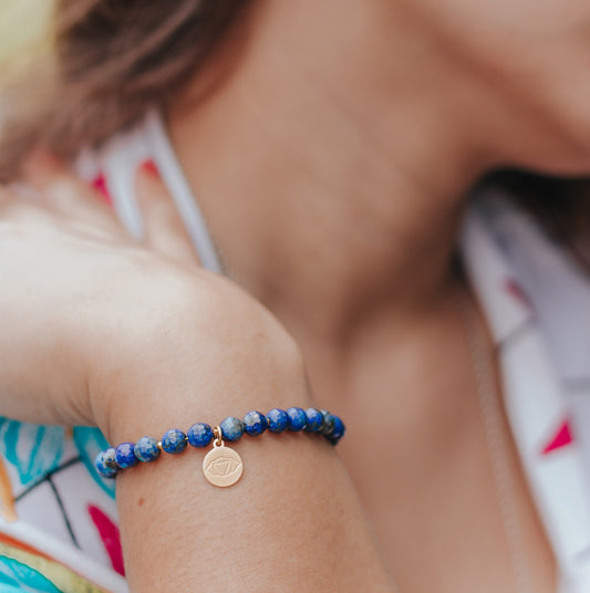 Bracelet breloque chakra en argent fin et lapis lazuli