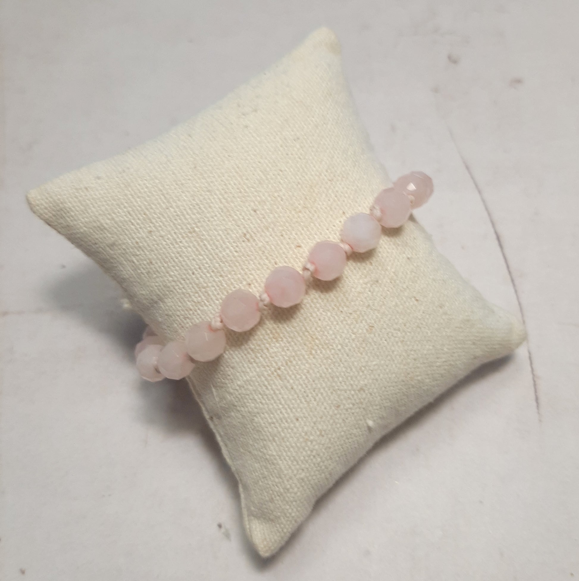 Bracelet éthique et délicat en Quartz Rose, bijou féminin. Idée cadeau femme.