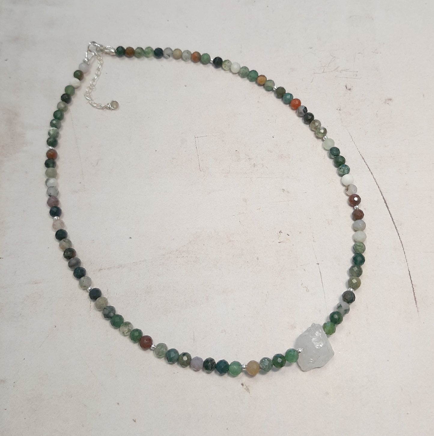 pierre agate mousse naturelle verte,
collier pierre naturelle artisanale argent massif