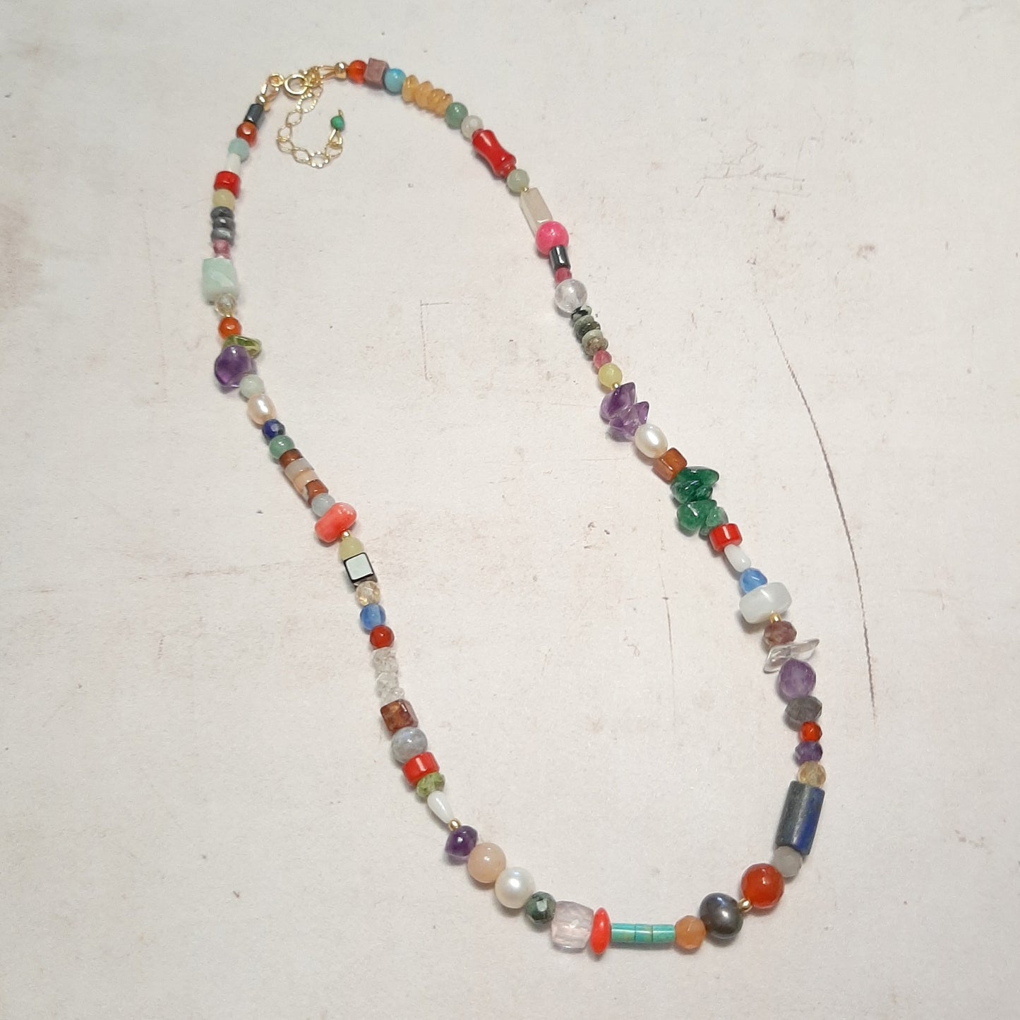 Collier artisanal en pierres naturelles mixtes – pièce unique fabriquée en France