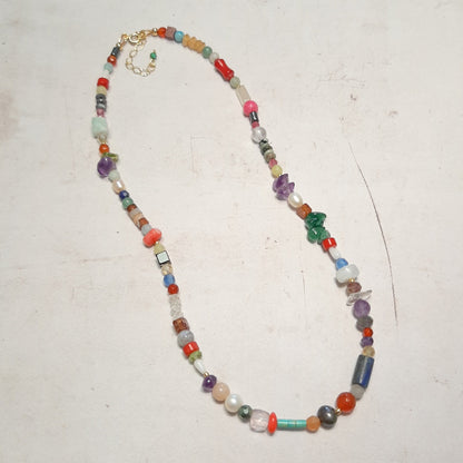 Collier artisanal en pierres naturelles mixtes – pièce unique fabriquée en France