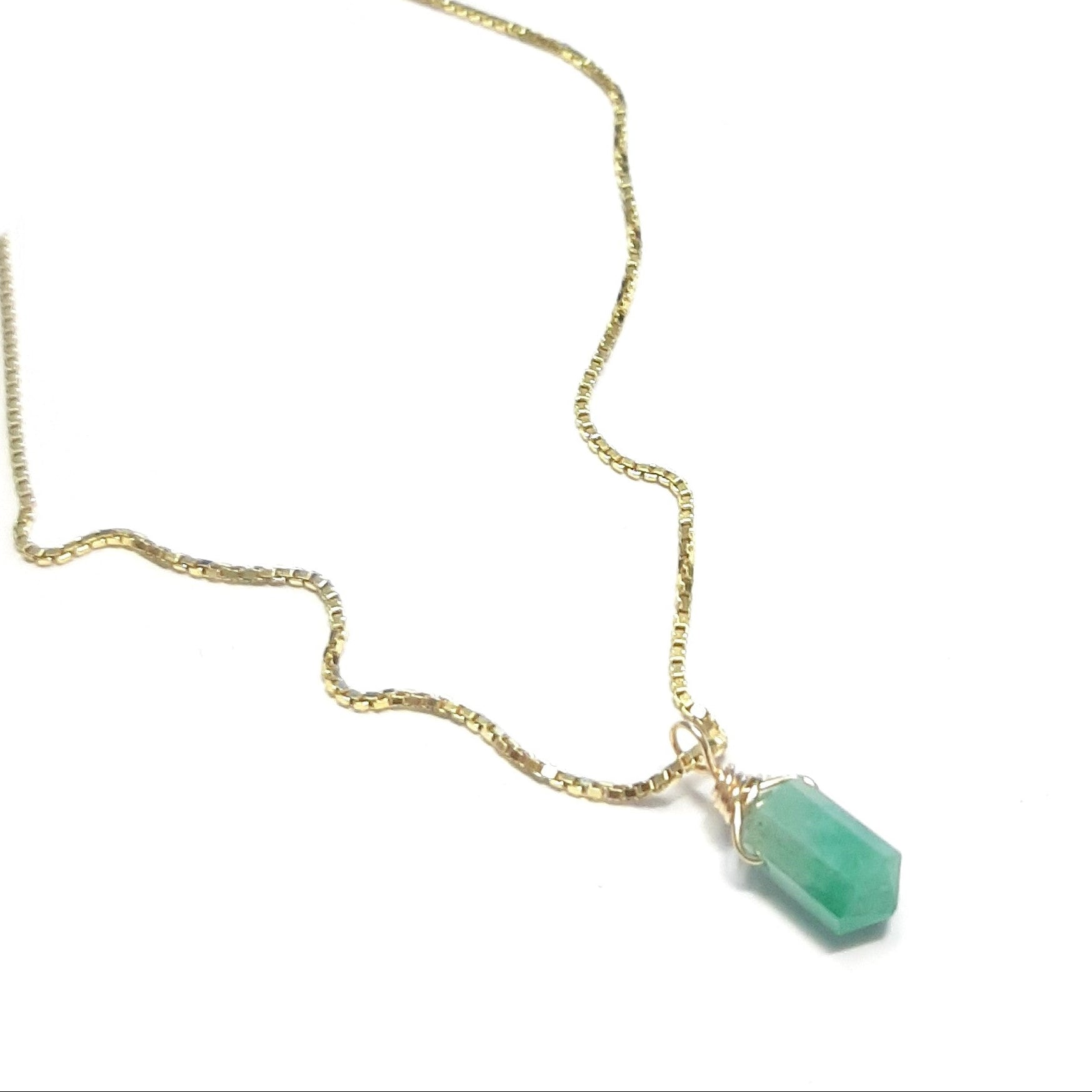 collier pierre naturelle émeraude forme pendule bijou artisanal
