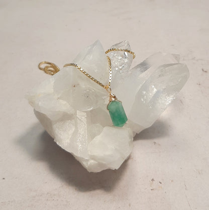 collier bohème doré pierre naturelle émeraude