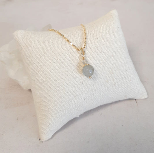 Collier doré en argent 925 avec un pendetif en labradorite.