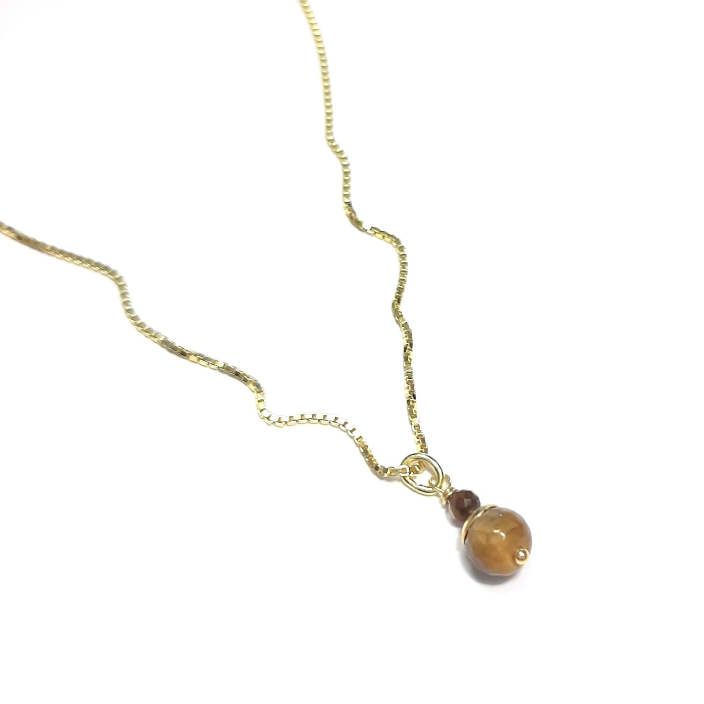 Collier ras du cou en argent doré avec un pendentif en oeil de tigre