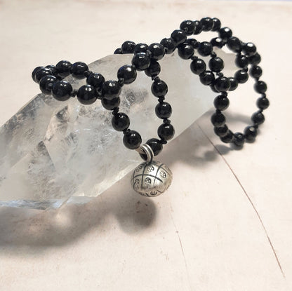 Mala 108 perles onyx noir bijou artisanal français pour bien-être intérieur