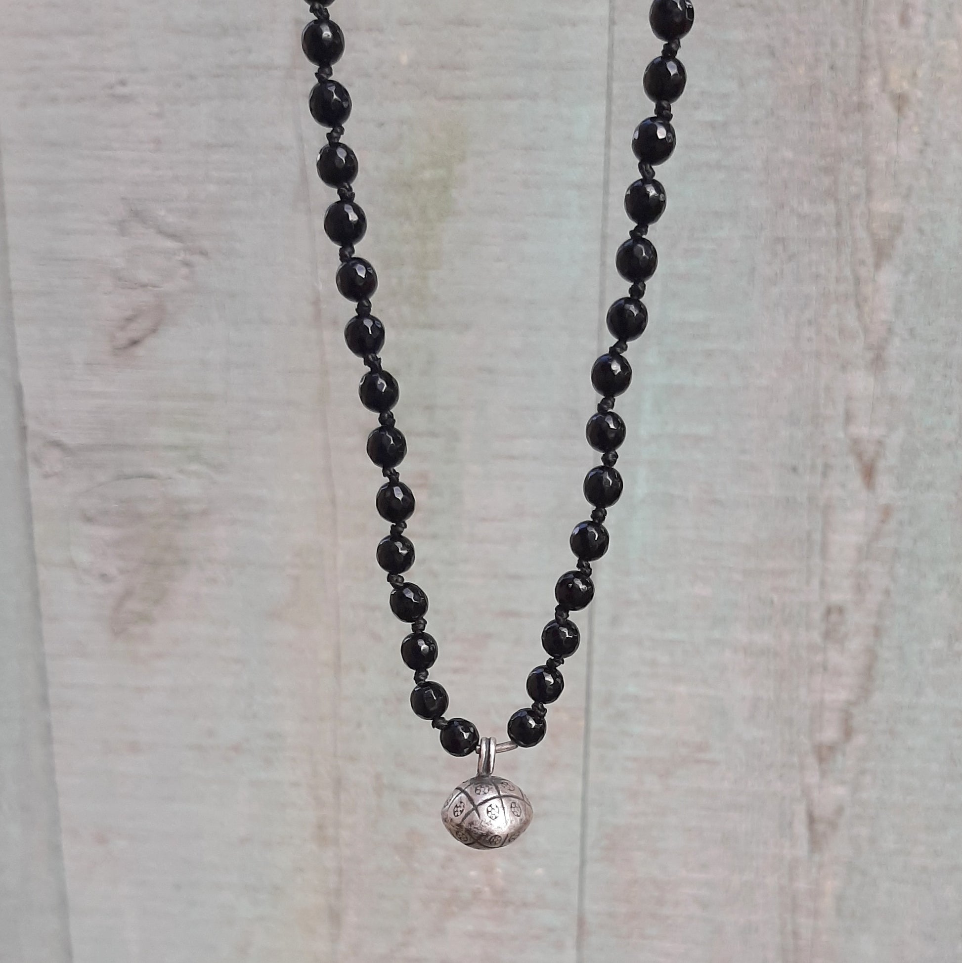 Sautoir mala onyx noir pendentif appeleur d'anges argent 925